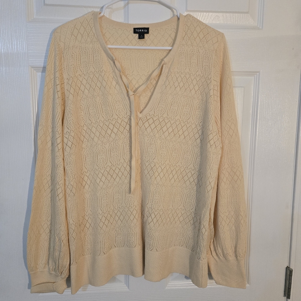 Torrid sweater top. Size 1(exlg) cream color
